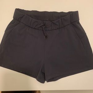 Lululemon on the fly shorts - dark grey